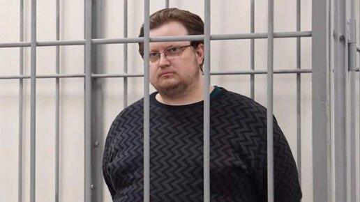 这哥们叫阿尔谢尼-科诺瓦诺夫，俄罗斯外交部官员，现在应该称为前官员。

因为向美