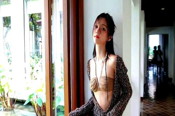 别再为“身材焦虑”买单了，那块溢价上万的“破布”根本不配！
 
刷直播时，你是不