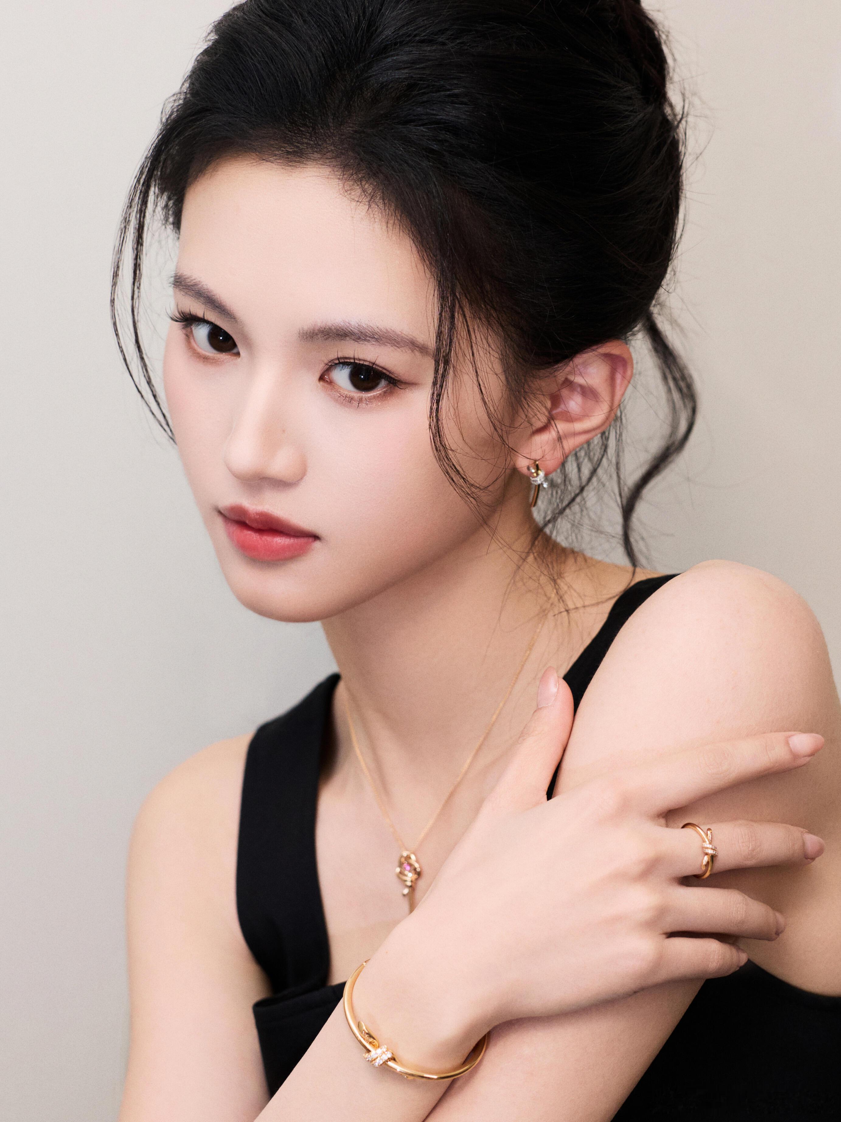 沈羽洁✘ Tiffany蒂芙尼✨不二之臣应该会被买股吧这么美的00🌸 