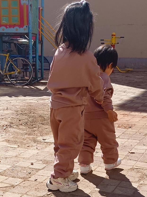 付出就有回报，四年的辛苦，换来了两个外孙女的健康成长，也值得！
今天我们这里天气