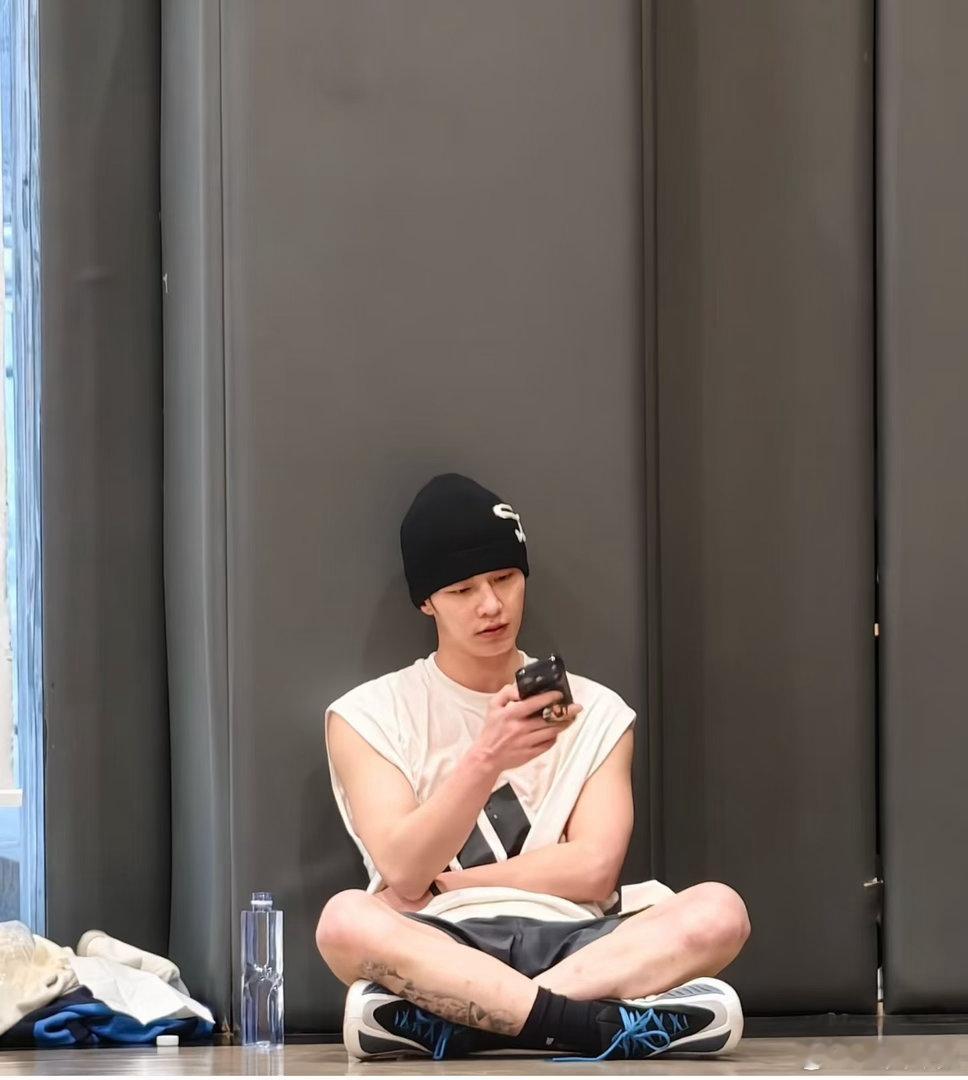 网友致歉称与何与不熟何与爱打球又有什么错呢，这确实是跟他没有一点关系啊，网友只是