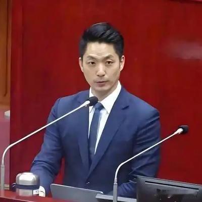 谁也没料到，蒋万安竟来得这么干脆。当众撂下狠话，坚决不参选国民党主席，一句话直接