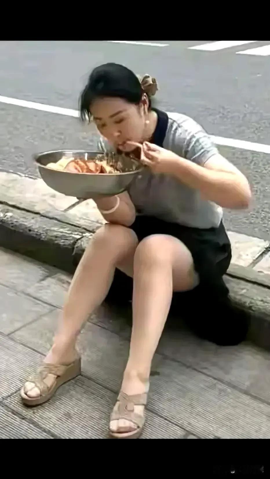 #上联： 春夏秋冬为钱忙；求下联#
      接上联：酸甜苦辣品人生！
   