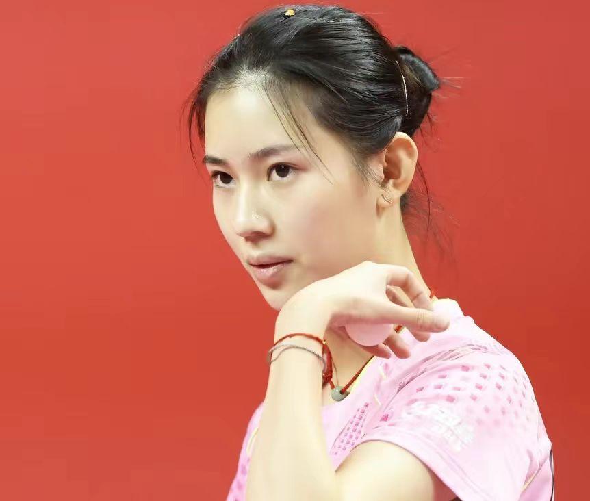 群芳争艳！世界乒坛10大现役美女：
1、中国女乒小将王添艺，2002年出生。
2