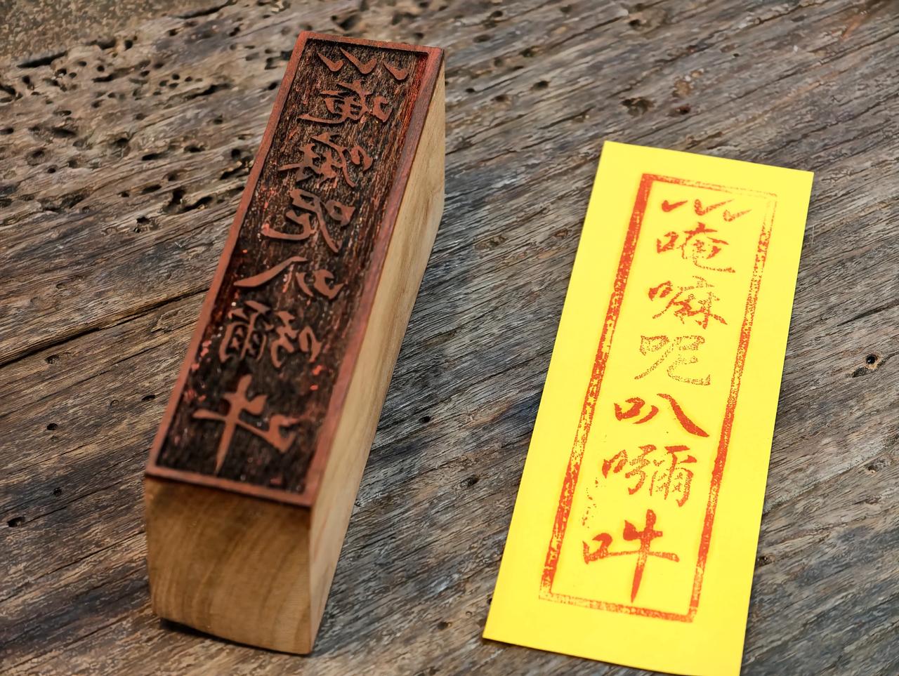 一生有多长，也不过三万天，永远有多远，回头看看已走过一半。走过坎坷，才知平安就好