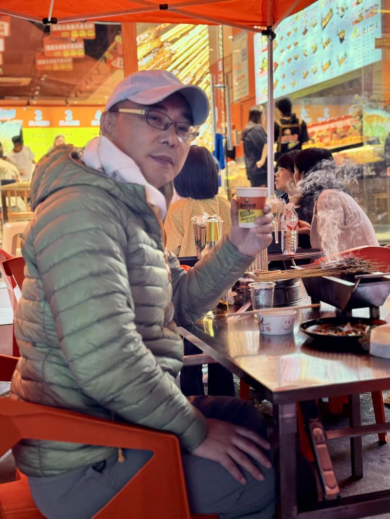 别吹空调了！我在威宁体验穿羽绒服撸烧烤 威宁今天 14-20 度，小雨！威宁草海
