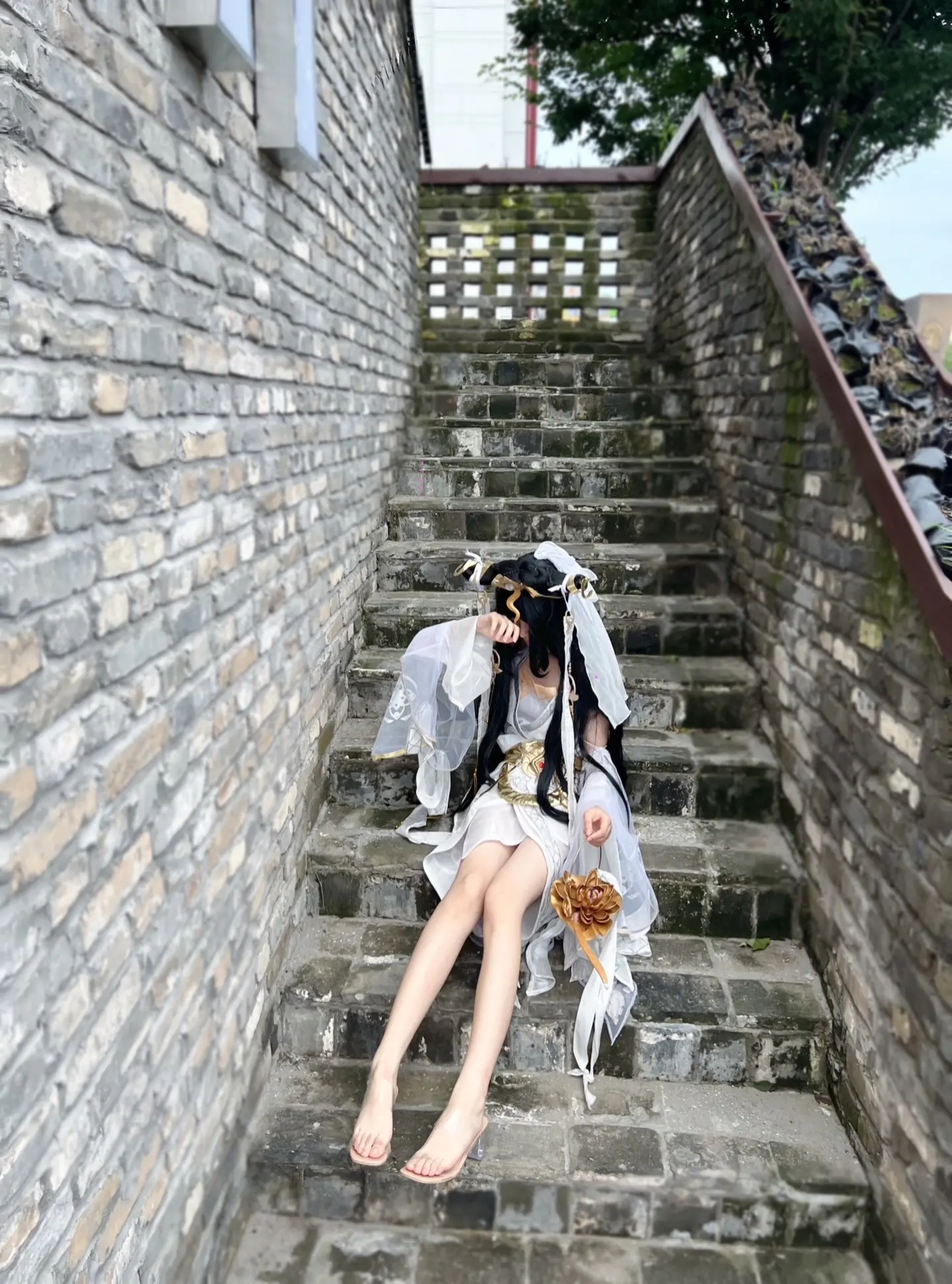 你总是爱上一些 不太愿意认真喜欢你的人 痛也是你咎由自取