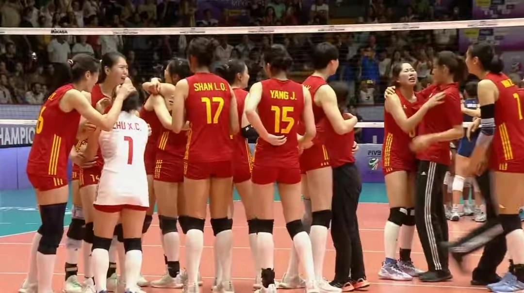 u21中国女排以3：2战胜意大利队夺得冠军，有一个队员略显尴尬。庄宇珊获得Mvp