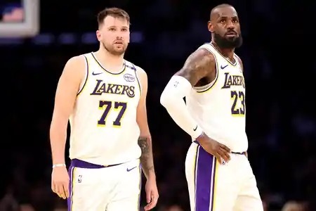 ESPN评选的新赛季联盟前十，东契奇第三、詹姆斯第八，你同意吗？具体排名如下：1