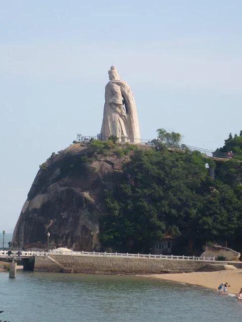 厦门鼓浪屿被央视曝光宰客一条龙，一下子冲入风口浪尖上，没想到你是这样的鼓浪屿，珍