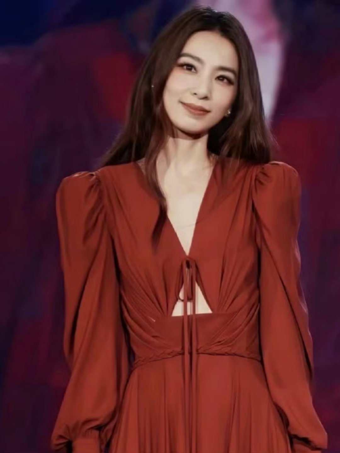 田馥甄回应拒绝浪姐邀约 田馥甄在活动中多次回应拒绝浪姐的邀约。HEBE解释拒绝的