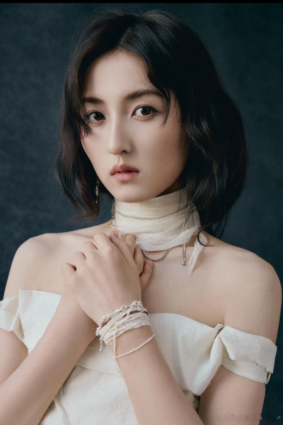 年代剧《柿柿如意》主演 在谈 张子枫 张晚意出品：优酷、厦门天浩丽泽影视集数：3