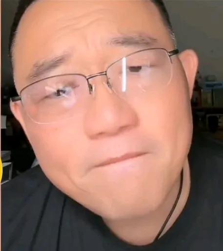 你觉得郑好离开德云社还会有人搭理他吗？
现在他是背靠德云社这杆大旗。赚足了流量。