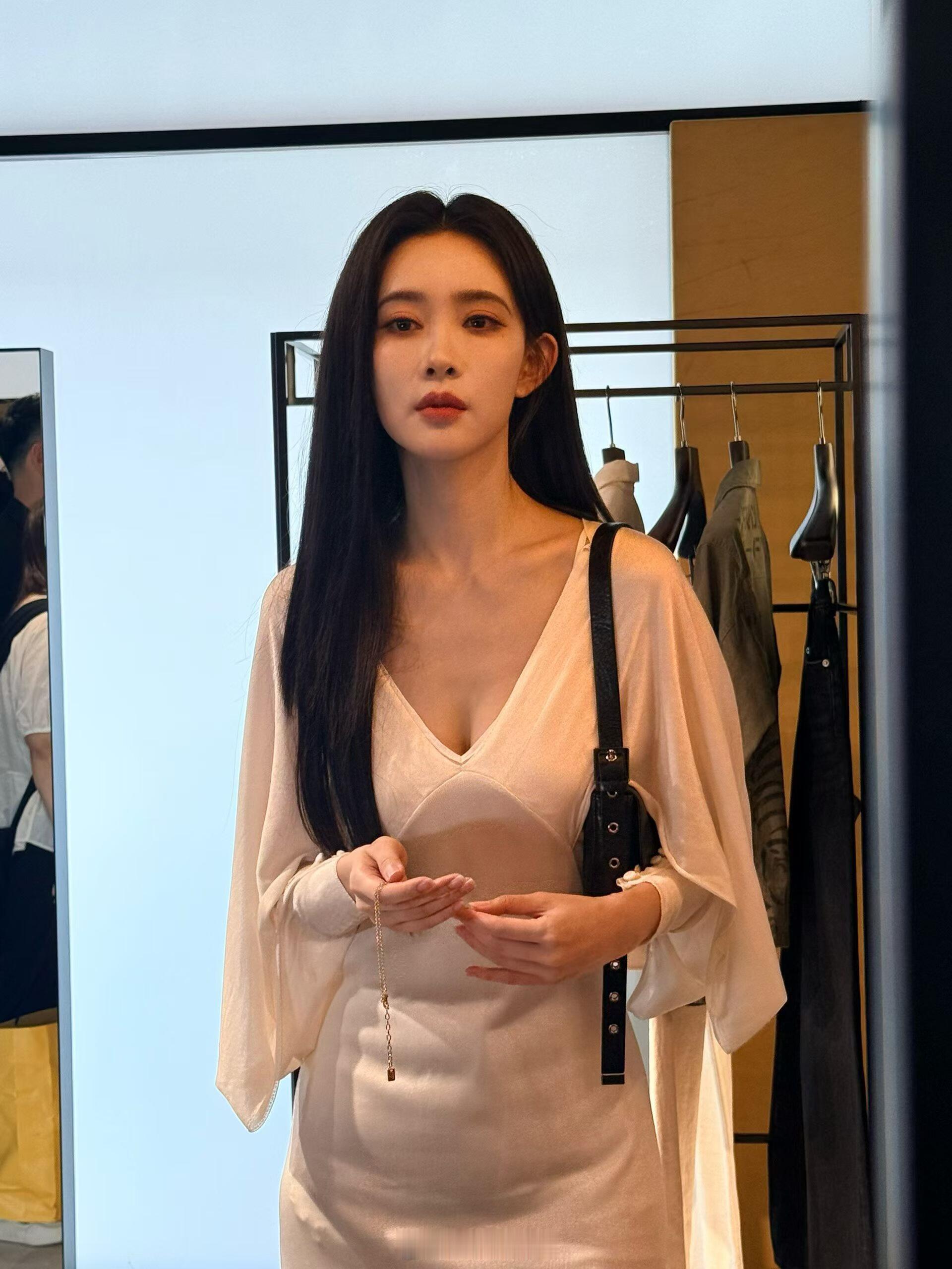 孟子义优雅与性感的碰撞 