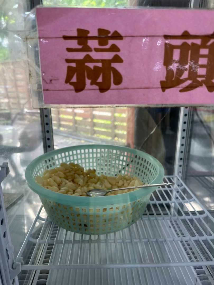 每日一餐分享昨天去當志工玩，特地繞去🦅王，就是那一家被肉圓耽誤的香腸店😆，之