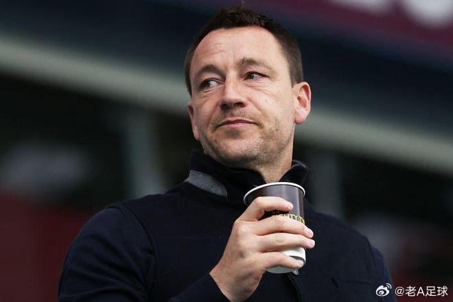 阿森纳本赛季的定位球战术被外界疯狂热议，甚至有人嘲讽如果枪手夺冠要带“引号”，切