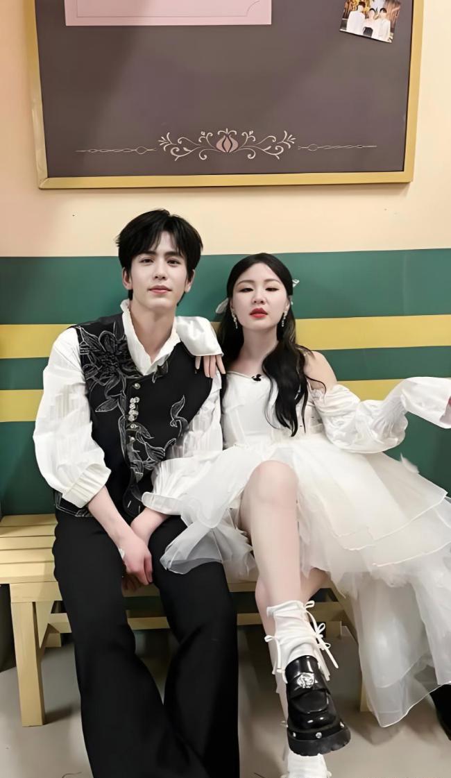 从“随意互怼”到“不敢拒绝”，金靖一句话道破张凌赫的爆火现状

娱乐圈的“咖位”