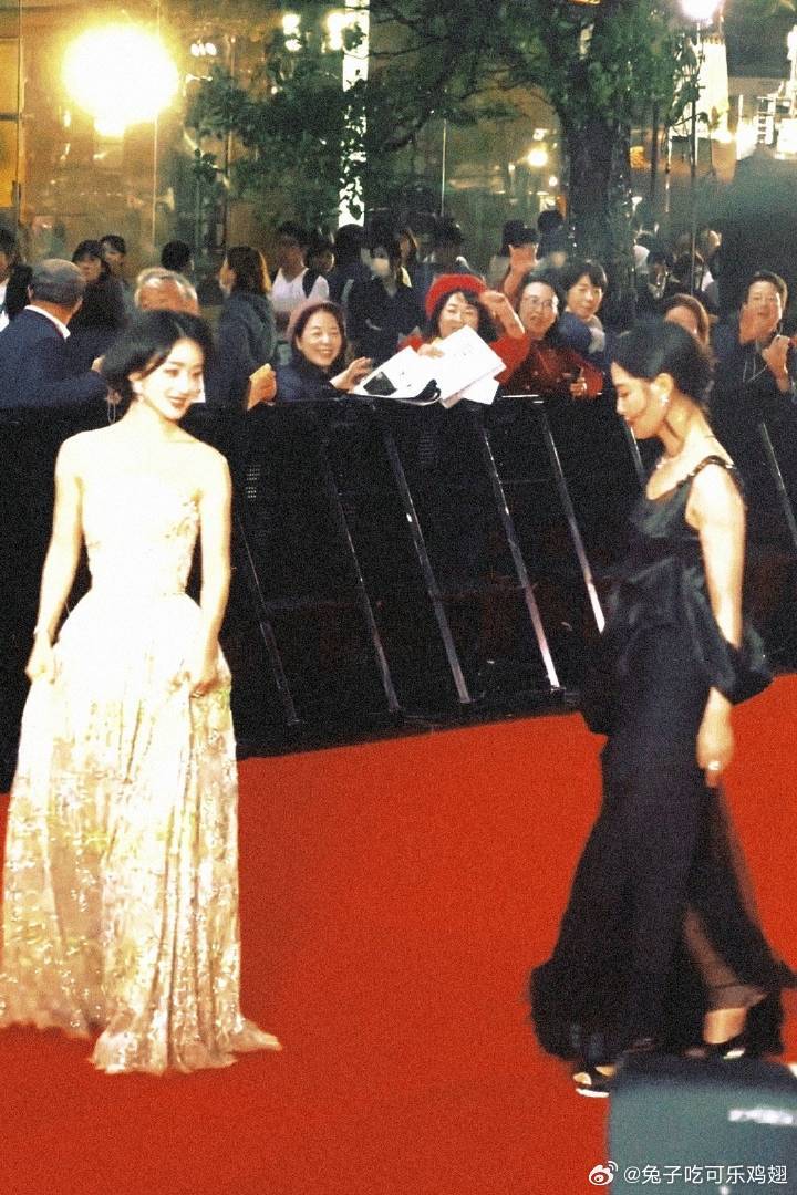 #赵丽颖连包10场支持陶昕然新片#不得不夸赵丽颖大格局[送花花]发两张超爱的图[