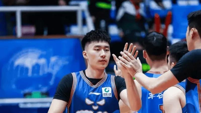 段睿骐已经结束海外训练回到国内，与辽宁签约4年B类合同。辽宁男篮段睿骐 ​​​​