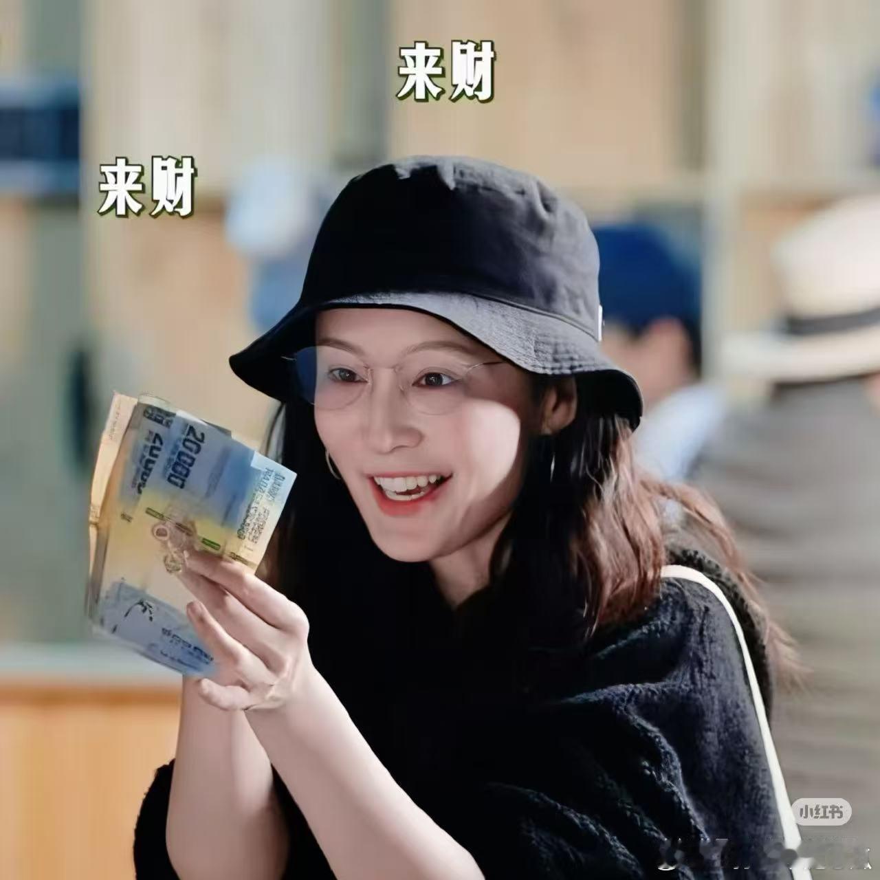 李沁 宝藏女孩喜欢李沁在花少7里的表现，她真的超可爱！躺着睡觉那么女明星，看到?
