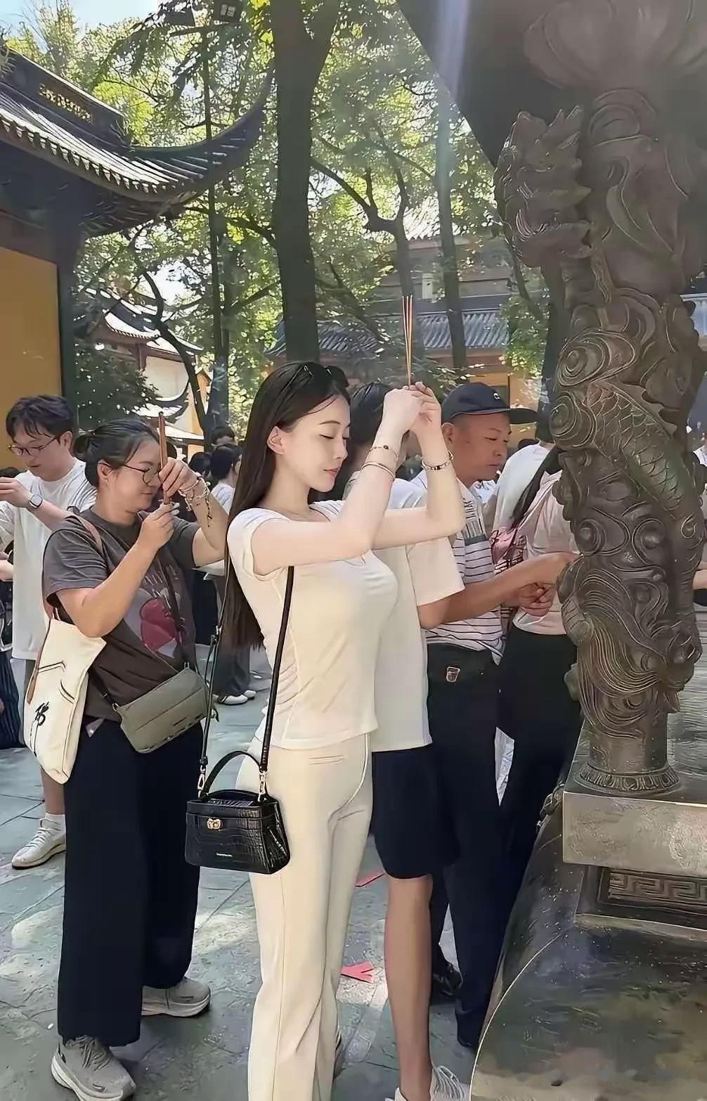 这么明艳动人的她，还有什么未了的心愿吗？
