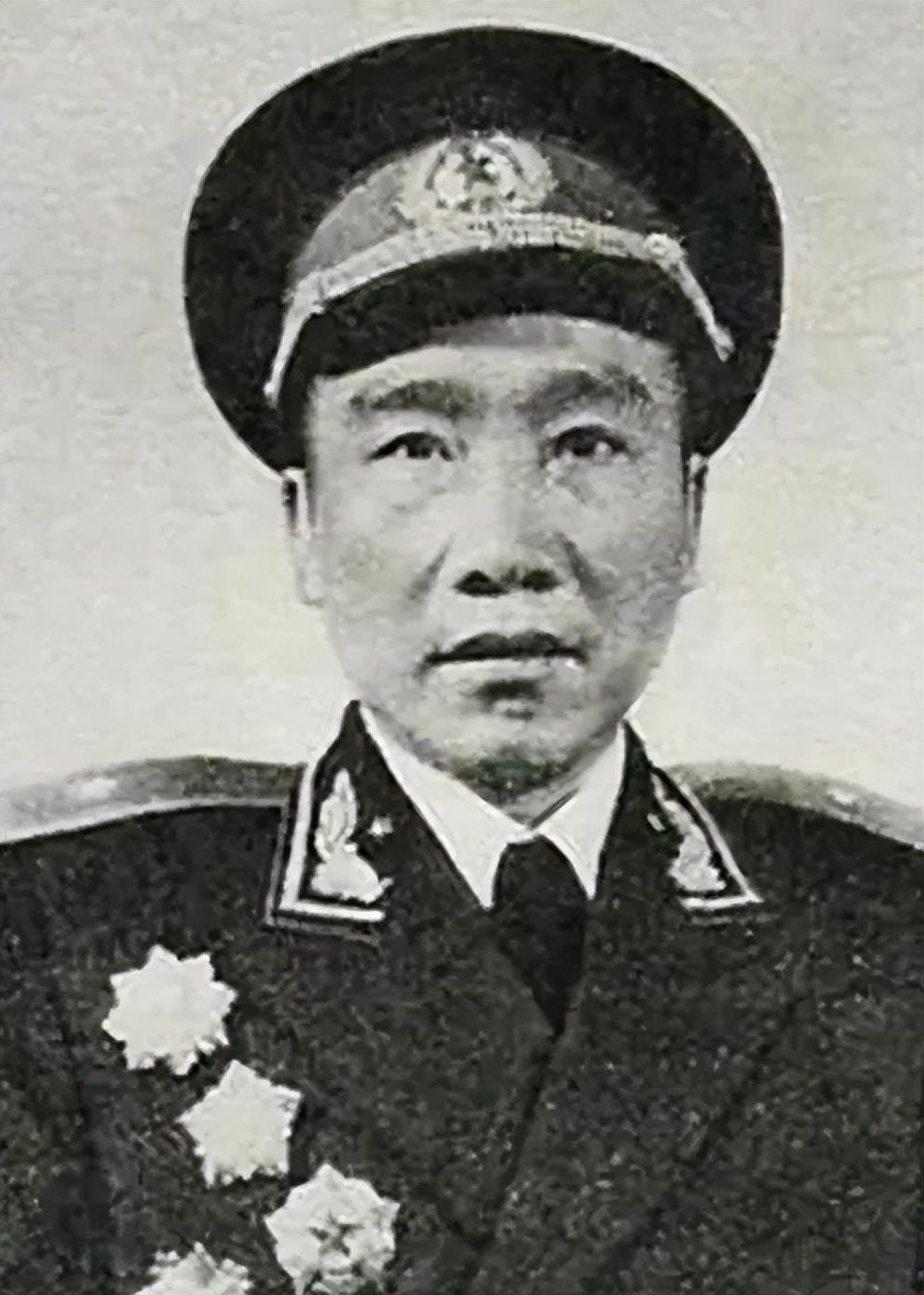 一红军小战士在1934年11月身受重伤。18岁的他被藏在山洞。孰料，竟被民团头子