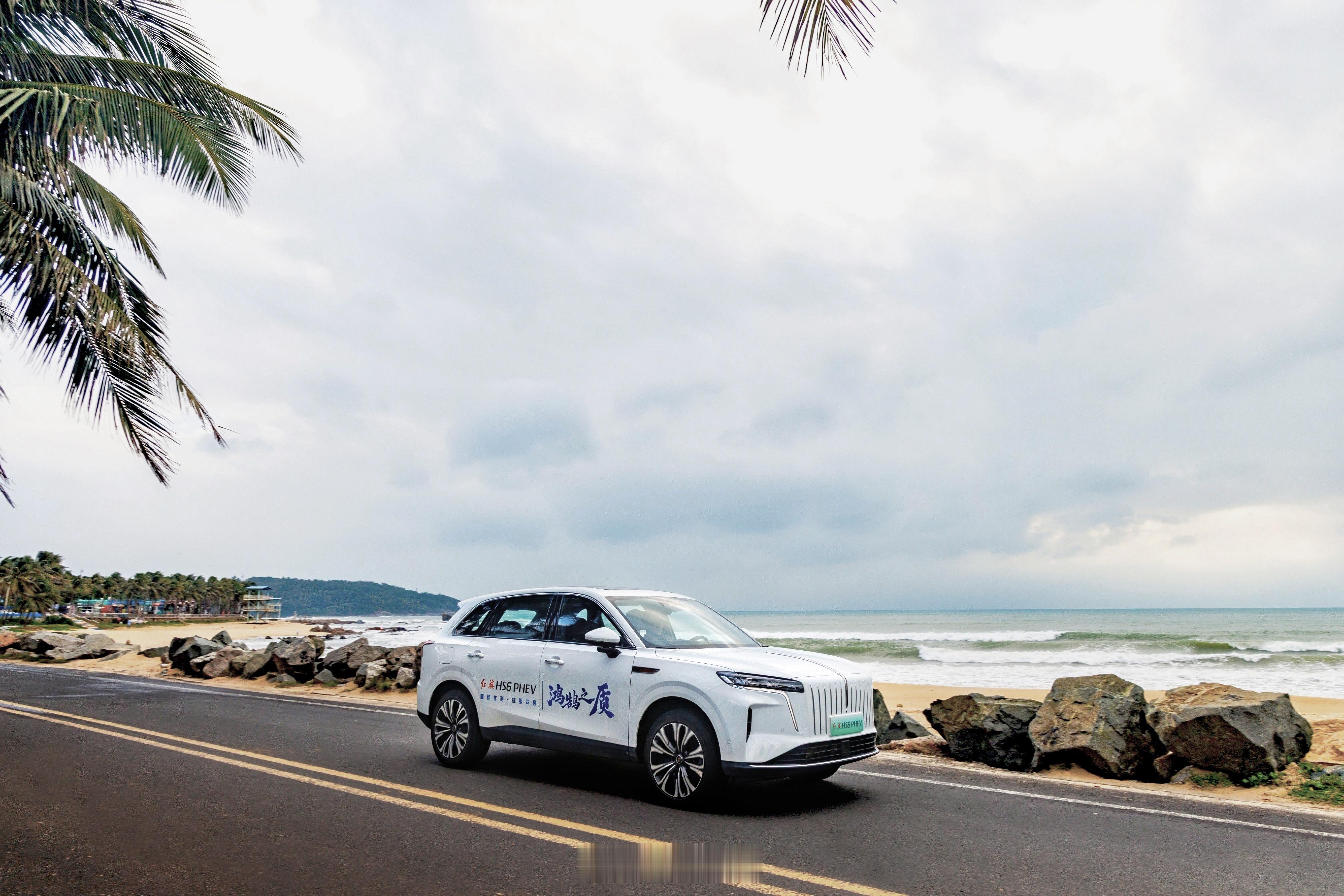 跟着红旗 HS6 PHEV 看四极测试，才懂靠谱有多重要～ 吐鲁番 70℃高温、