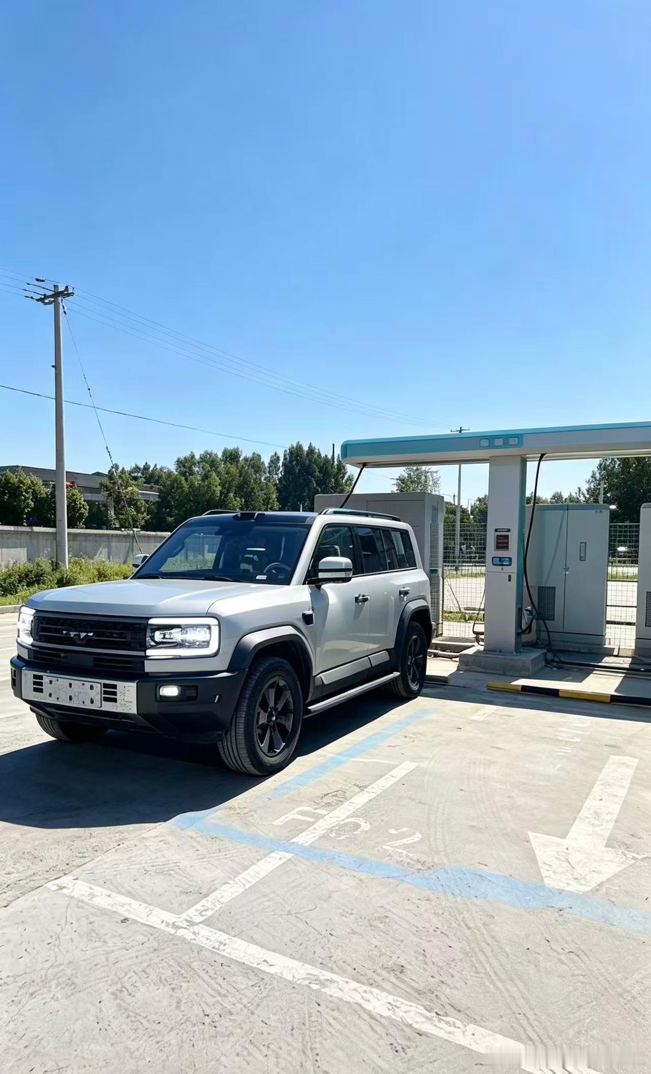 打卡白城比亚迪闪充站。这个城市有四个闪充站。闪充站距离我住的酒店只有6公里左右。