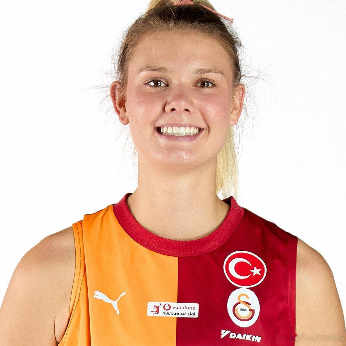 排球 🟢 希腊俱乐部-帕纳辛奈科斯，就即将到来的赛季与荷兰国手副攻埃琳·蒂梅尔