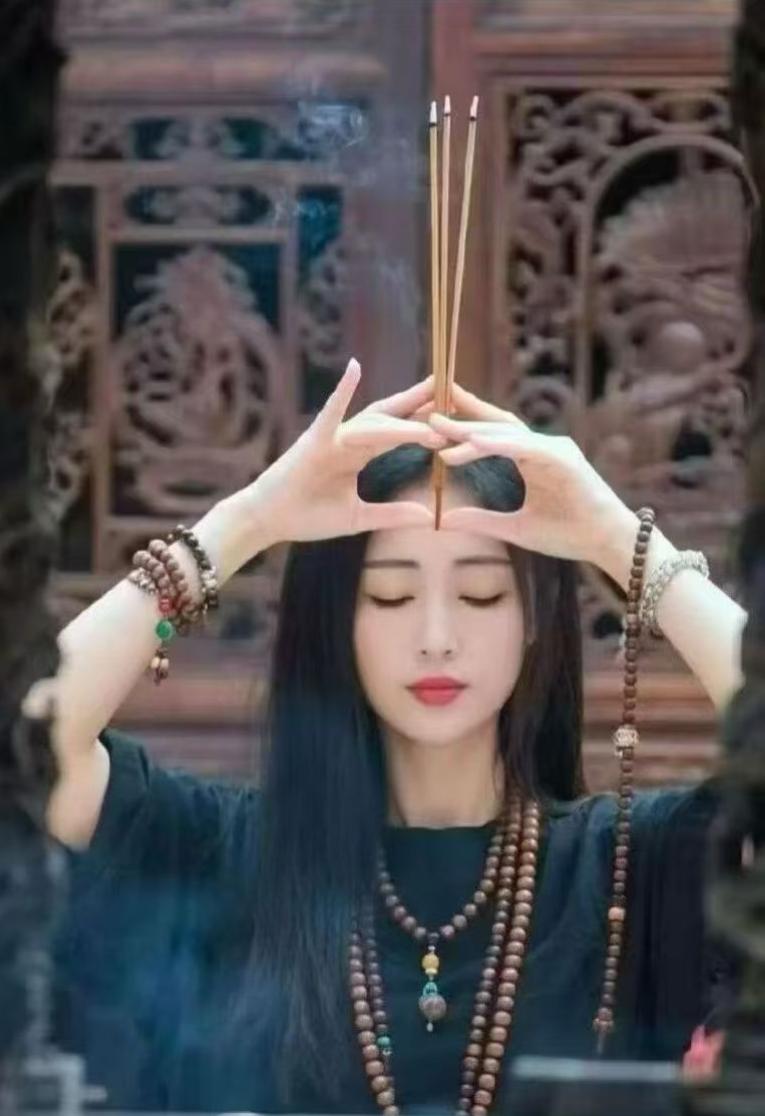 人要七补：
1、天补，就是多出门，多晒晒太阳；
2、地补，去户外多走走，多接触大