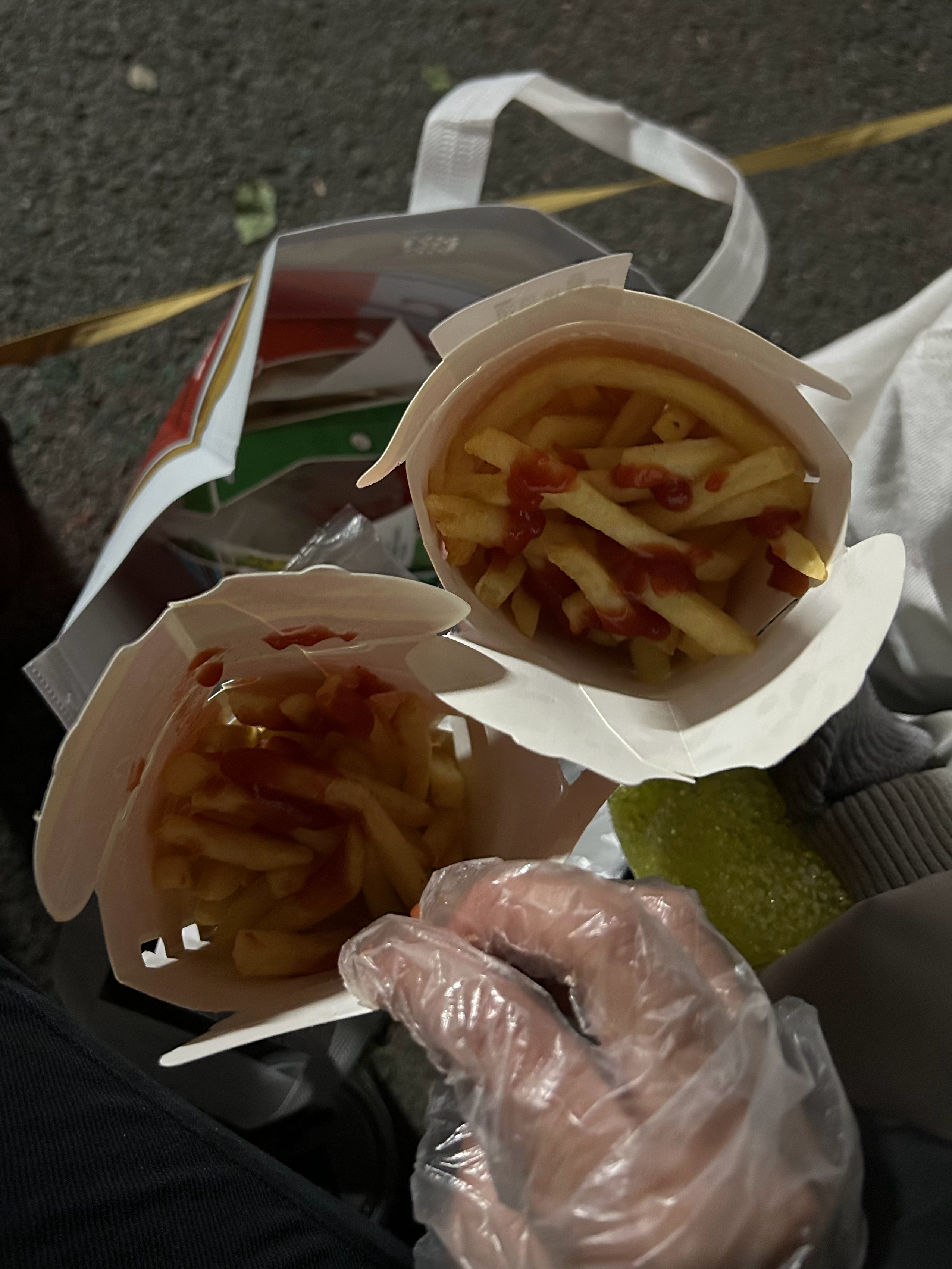 一晚上就这样吭吃吭吃的等陈丽君 