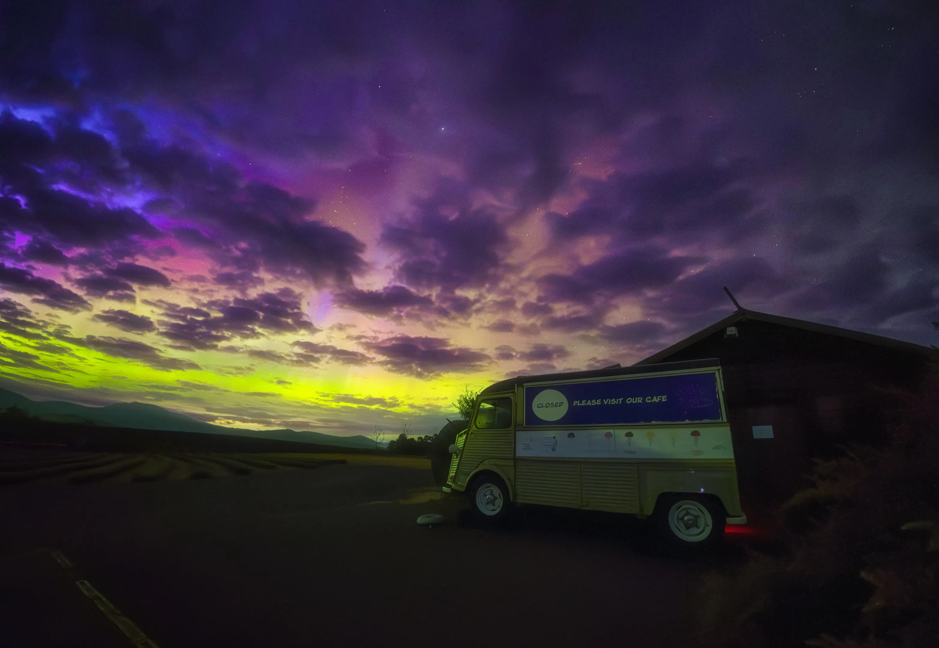 这就是南极光渲染出来的七彩天空吗～～～这就是南极光渲染出来的七彩天空吗...