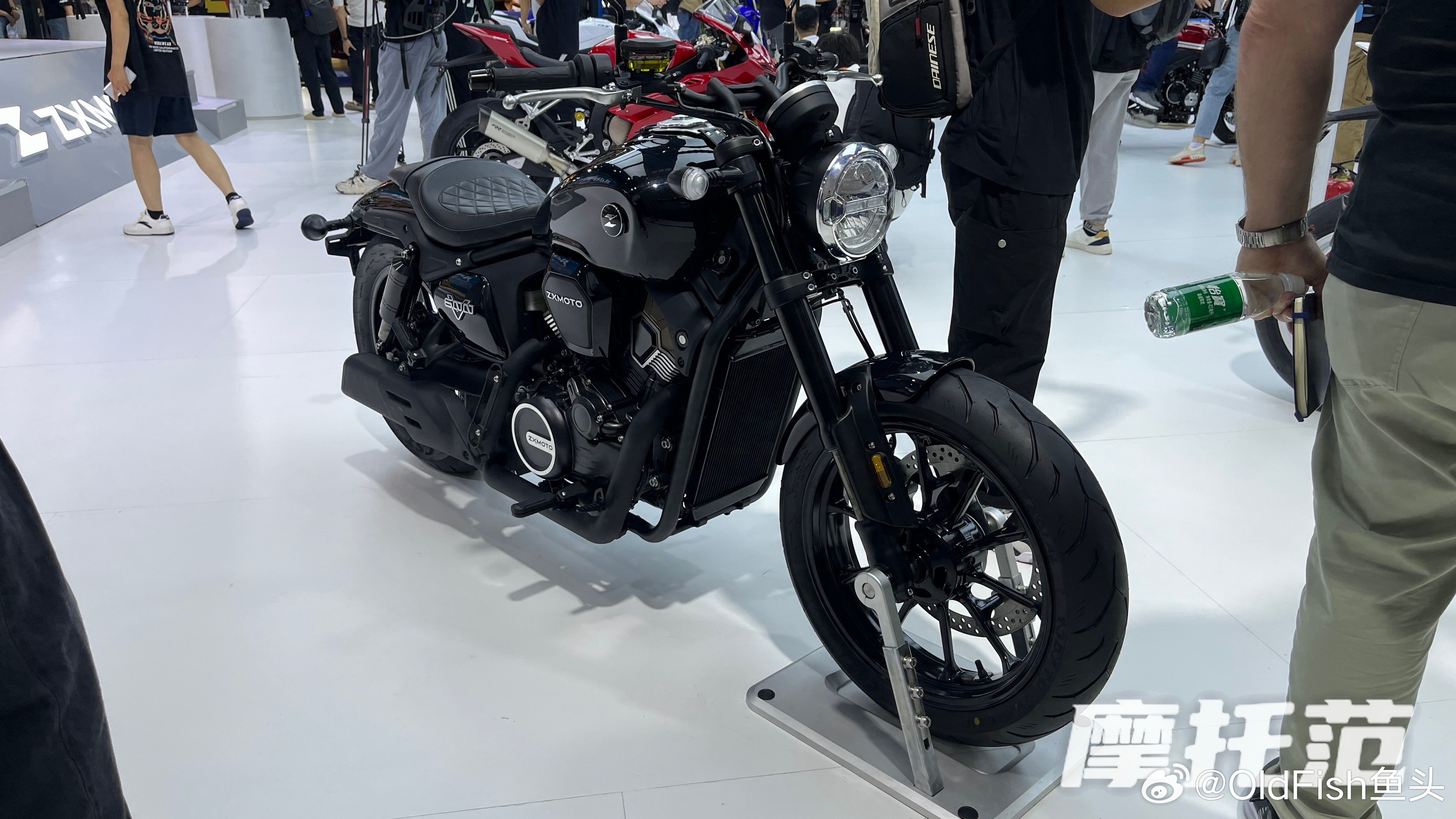 不为了话题不为了流量今年收入只要能和打工打平我必买一台张雪机车 应该是500F或