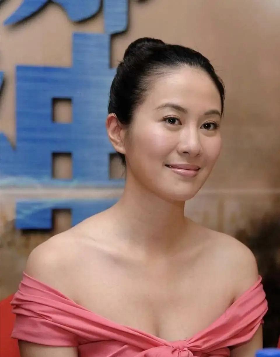 叶璇自曝卷入争夺遗产风波 ：父亲的“保姆女友”转走一半家产，还有叶家祖坟地契在手
