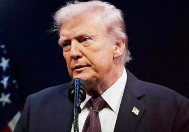 美国总统特朗普向乌克兰总统泽连斯基发出最后通牒！

特朗普直接给泽连斯基放话了：