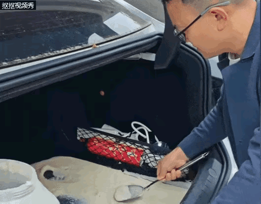 妈妈的爱“溢”出来了！云南邵通，男子过年返程时，妈妈熬制了一大罐猪油放在后备箱中