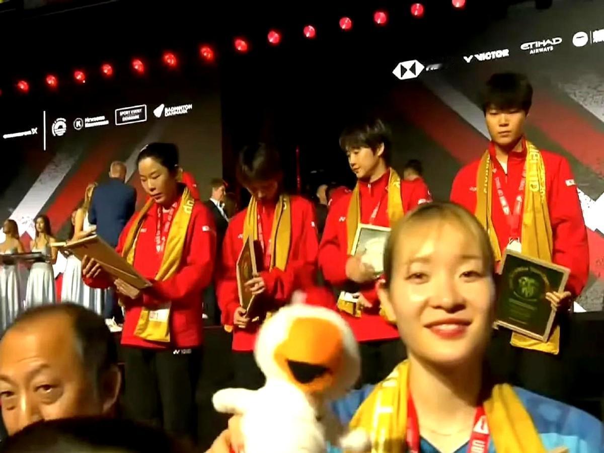 太可惜了，中国羽毛球女队没能卫冕。

2026年尤伯杯决赛，在丹麦霍森斯，姑娘们