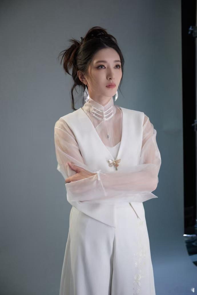 江疏影新剧要当任重后妈姐你穿那么飒来当后妈就算了，还要当面碾压反派继子，这人物张