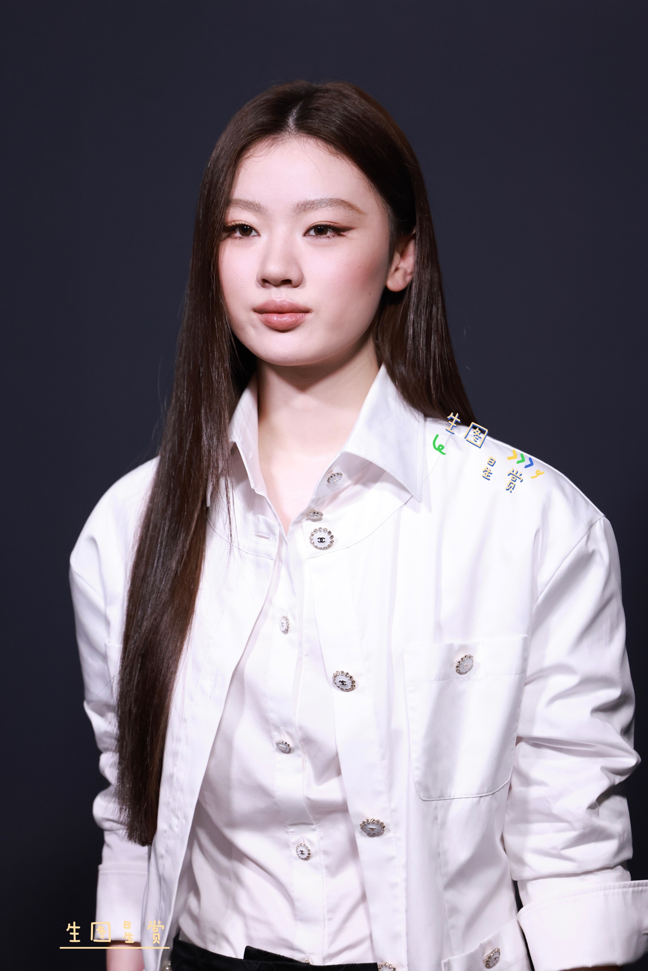 单依纯香奈儿活动生图掉落，很稳很飒的纯妹妹🤍🖤 香奈儿蔚蓝之夜明星阵容单依纯