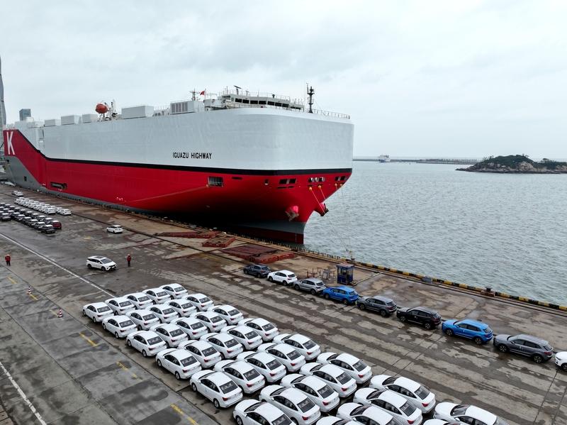 另外，山西夏县西阴遗址考古新发现也很值得关注。还有全球风向变了，英法德加民众对美