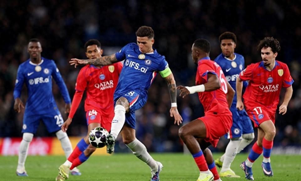 切尔西刚在欧冠十六强折戟，输给巴黎让队内氛围彻底变了。核心恩佐面对采访没把话说死