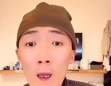 李舒克d音开播，呵斥同门师兄弟拿自己立人设找话题吸“丈门”流量，表面都装的忠心耿