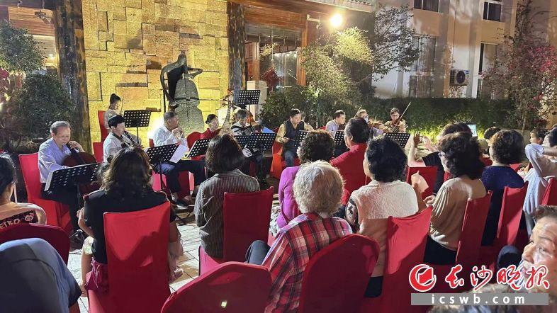 友友推荐的养老胜地之一，此地确实气候和风景均宜人，有经济条件和意愿的人应该到此神