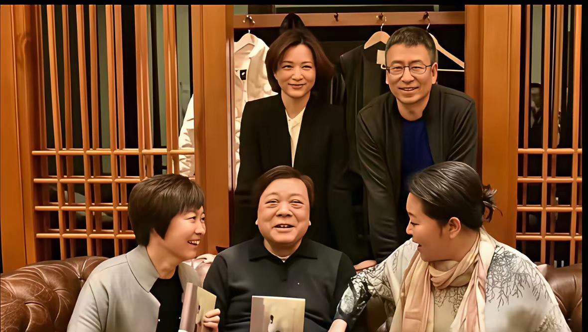 不知不觉都老了，30 年过去了，这位著名主持人，天妒英才，有两位已经离开我们了，