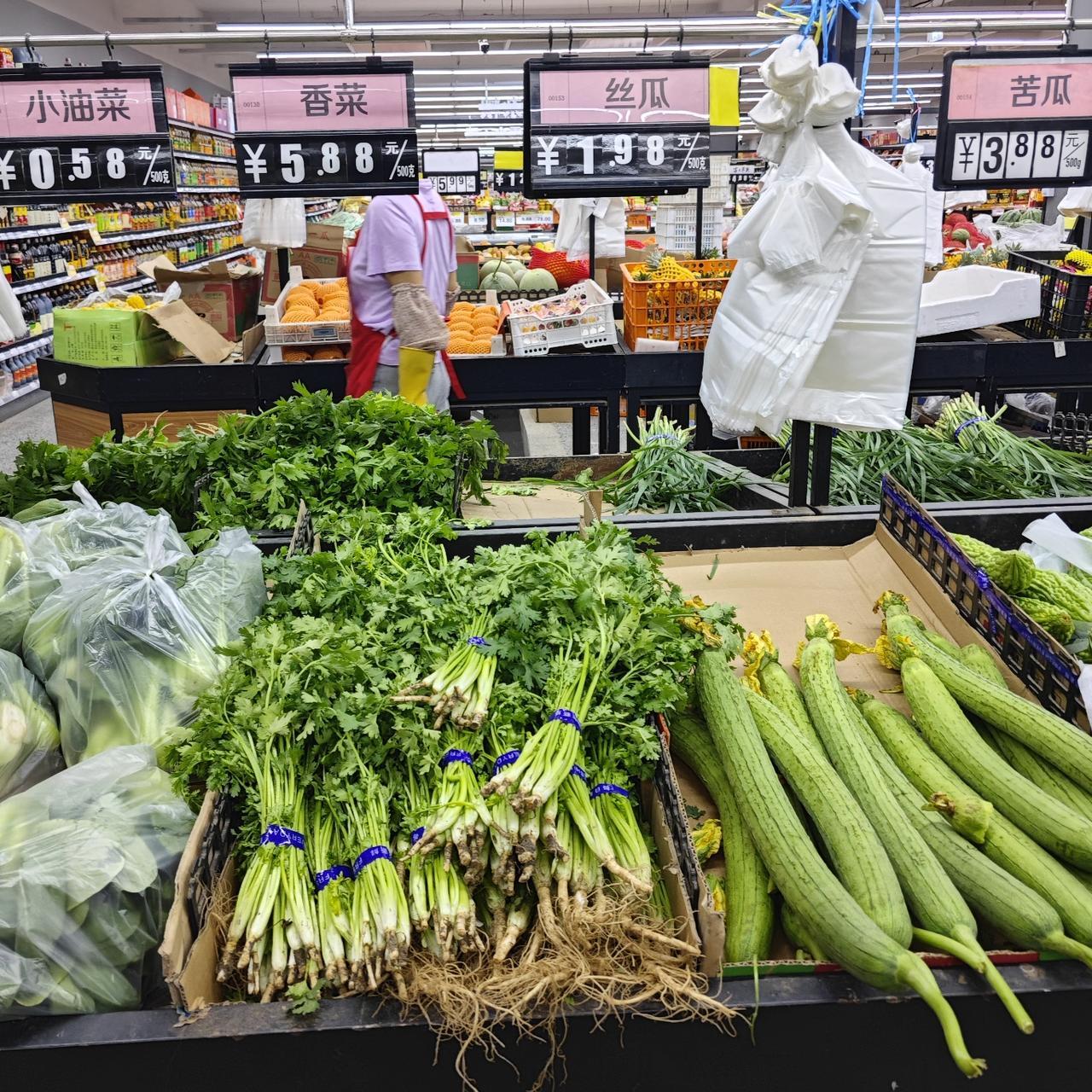 就此，顺便看了一下今天（非会员日）<满家超市>的蔬菜价格。
小油菜：0.58元一