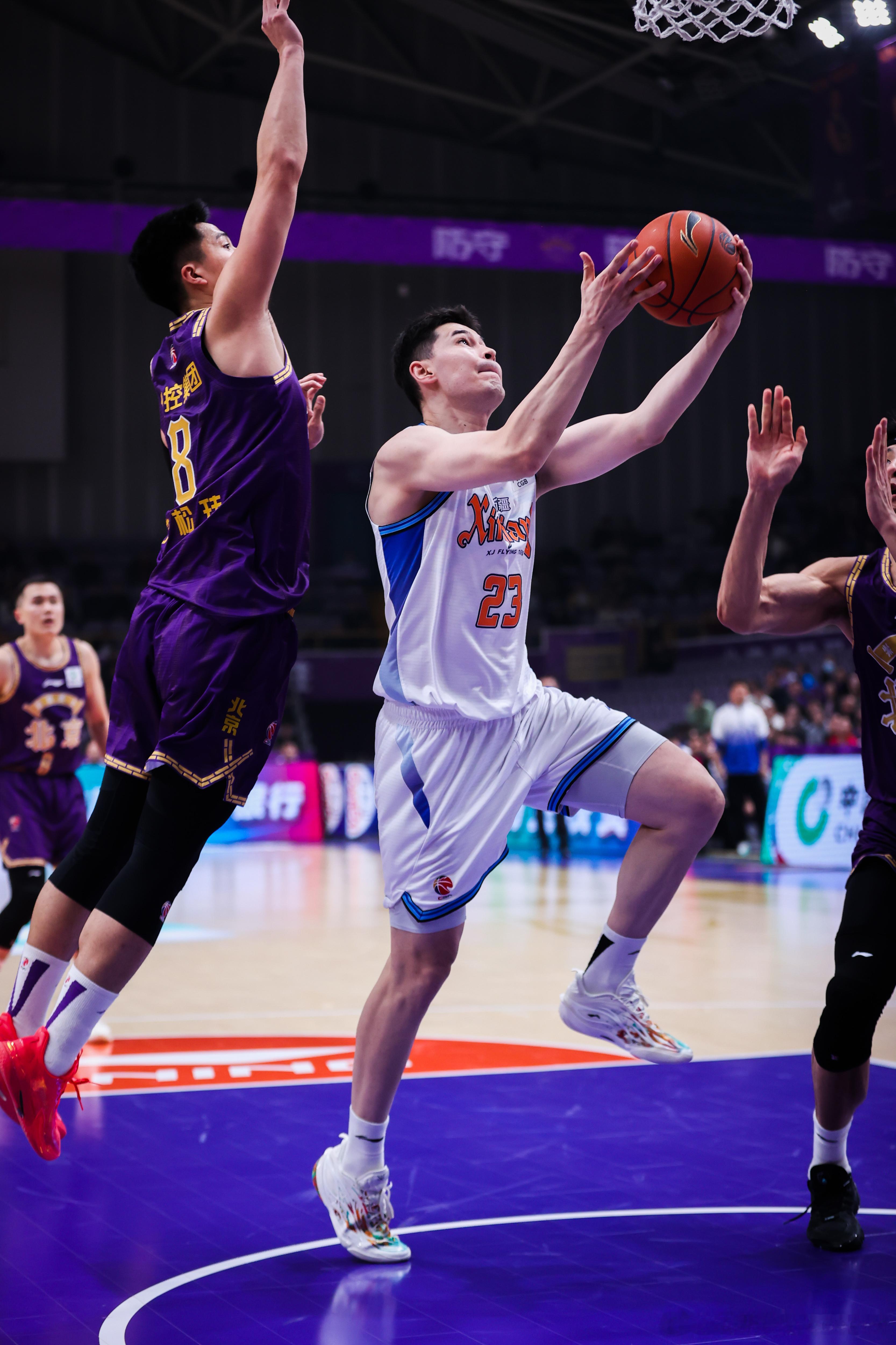 最近晚间比赛里那些让人印象深刻的上脚：阿布都沙拉木/韦德8085 Ultra V