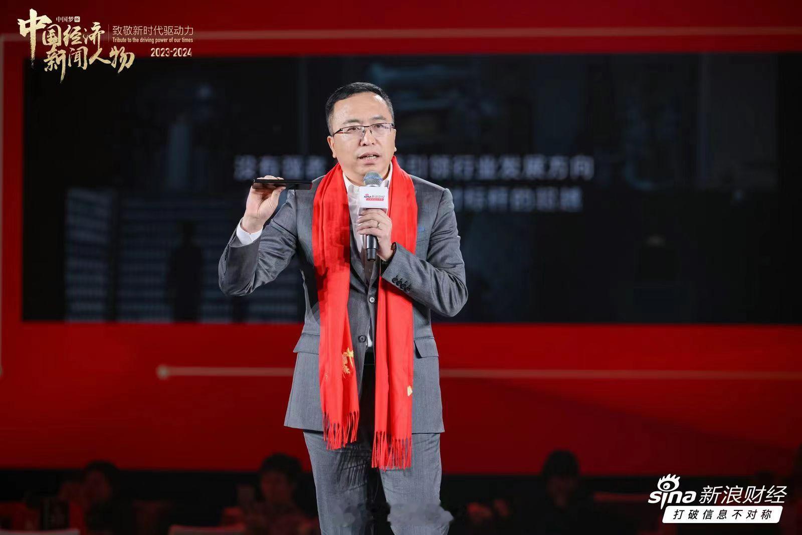 #赵明在曹德旺面前炫耀荣耀玻璃#你以为的是在玻璃大王面前关公面前耍大刀实际上是 
