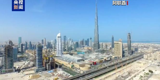 中东局势彻底陷入互相追责的复杂局面，阿联酋重要石油工业设施突发火情浓烟滚滚，多方