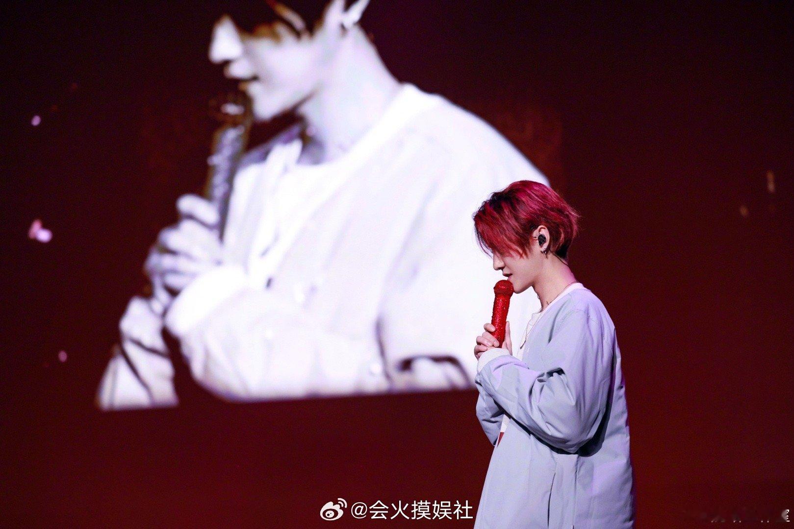 #鹿晗Fillmeinlove首唱# 好羡慕啊啊啊#鹿晗老舅往往首唱# ​​​
