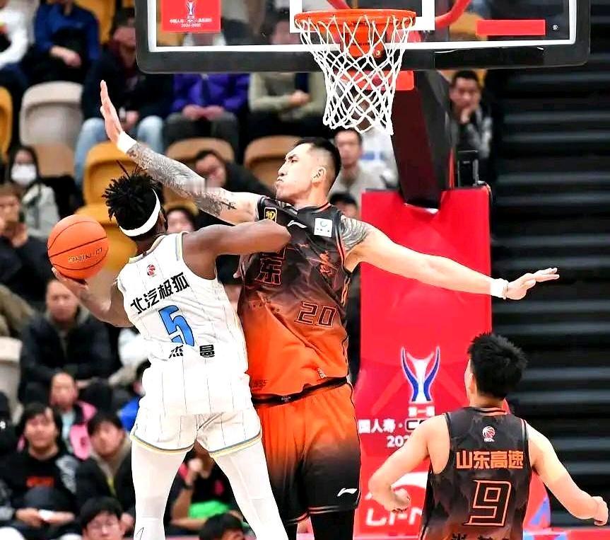 外援续约克里斯
 

高速男篮启航新赛季！明天高速男篮俱乐部杯第一轮比赛将迎战天